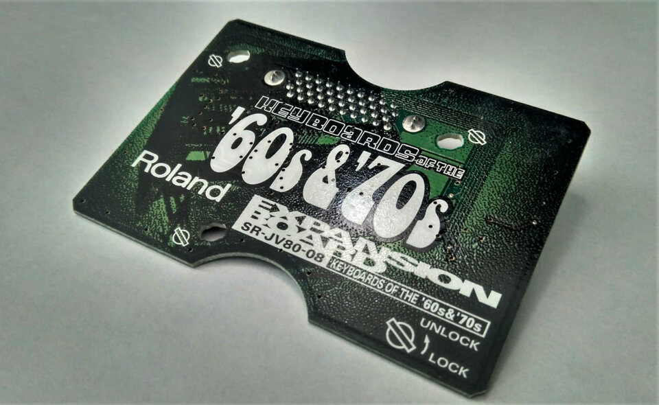 Roland XP-30 + 8 TARJETAS SR-JV80