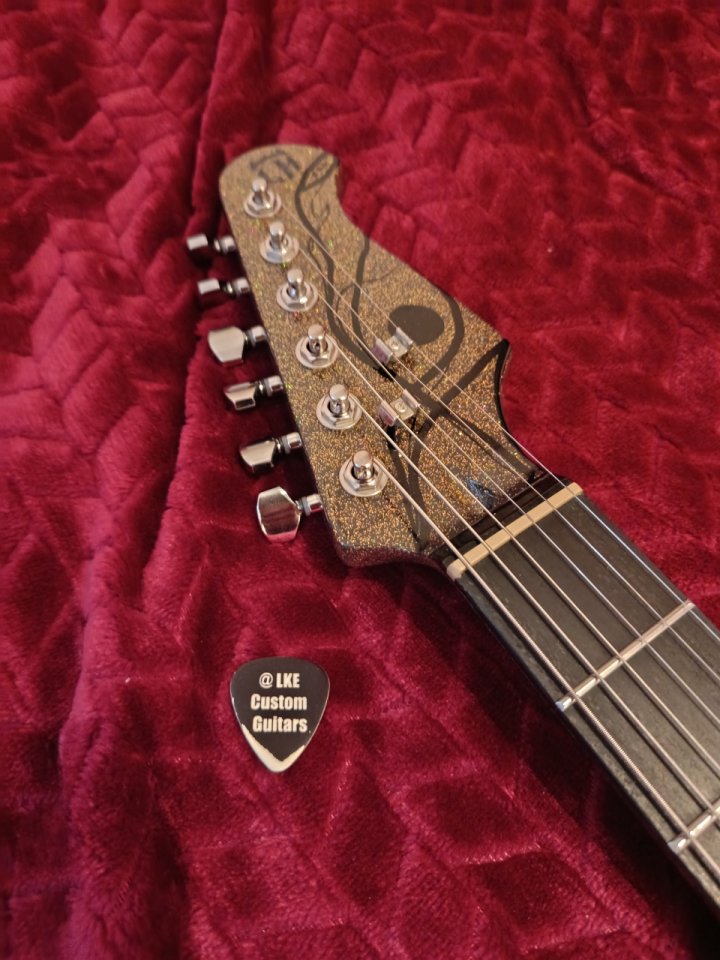 Guitarra Eléctrica LKE Golden Abyss de segunda mano · Foto 6 de 10 · Cantabria · 400 €