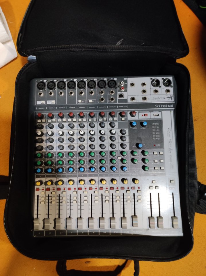 Mesa Soundcraft Signature 12MTK de segunda mano · Foto 2 de 4 · Barcelona · 350 €