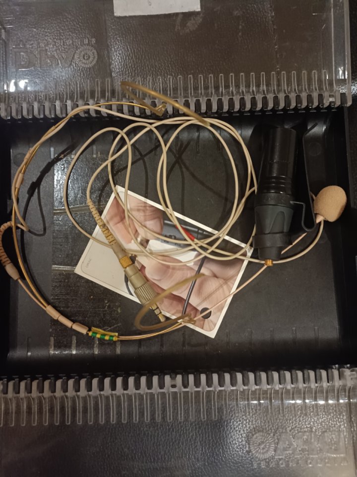 DPA 4066 con adaptador microdot a miniyack, a XLR y a TA3F, para akg, samsung de segunda mano · Foto 1 de 5 · Madrid · 400 €