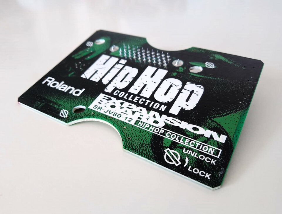 Roland XP-30 + 8 TARJETAS SR-JV80