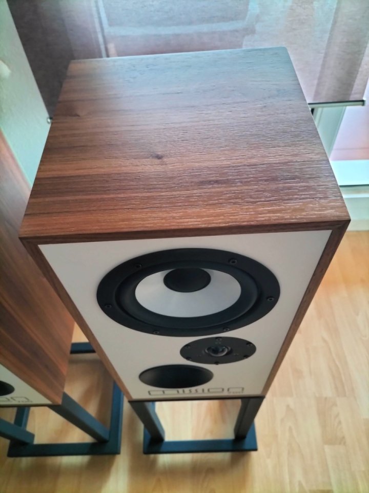 Altavoces Mission 700 con soportes