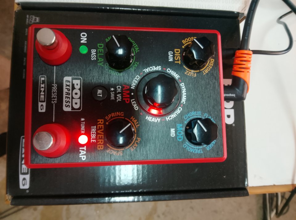 pod express de line 6 y mooer de radar 190 euros los dos. de segunda mano · Foto 2 de 5 · Barcelona · 190 €