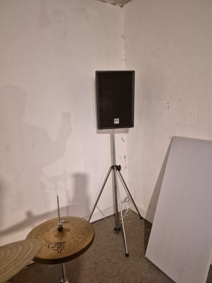 URGE POR MUDANZA - Equipo PA HK Audio: sub activo RS 15 SUB A + 2 PR:O 12 + soportes (45 min de Madrid) de segunda mano · Foto 1 de 8 · Madrid · 400 €
