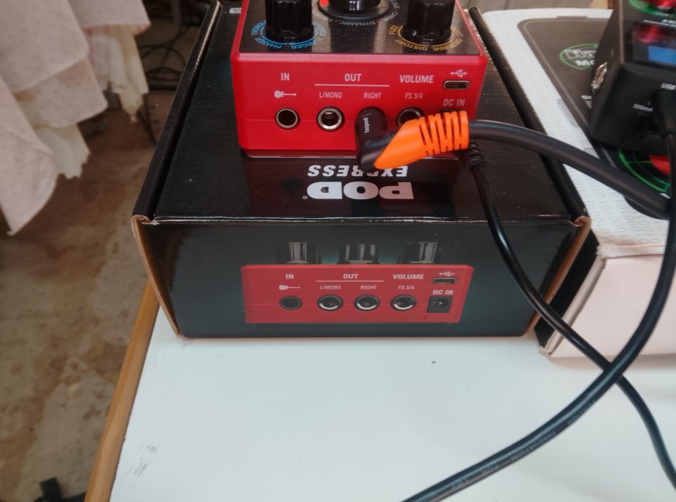 pod express de line 6 y mooer de radar 190 euros los dos. de segunda mano · Foto 4 de 5 · Barcelona · 190 €