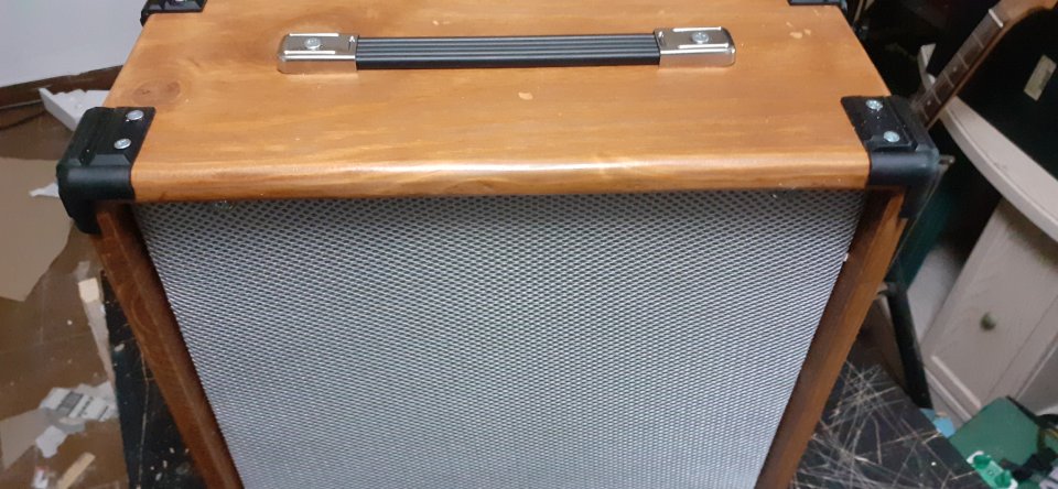 Pantalla artesanal 1x12 Abeto 18mm