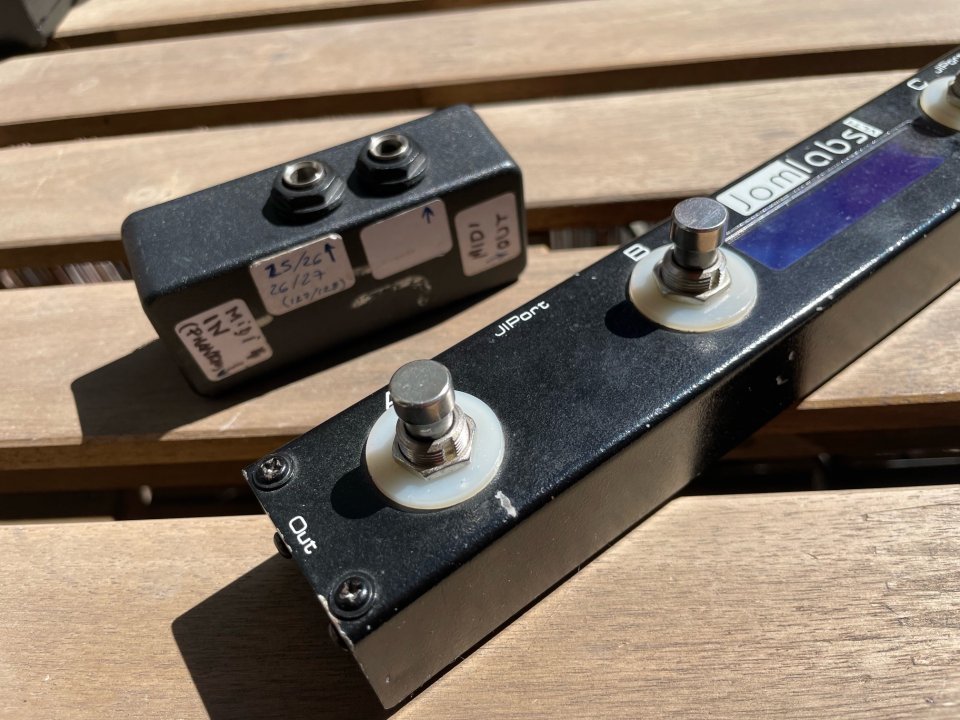 Pedalera Midi + Switcher de canales de ampli (Jomlabs)