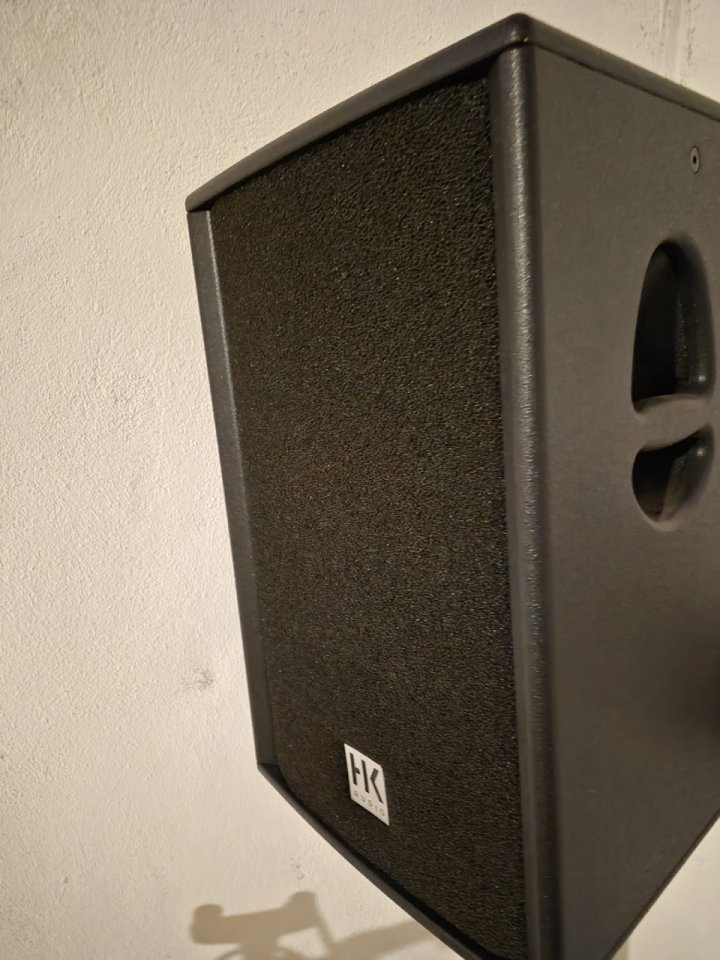 URGE POR MUDANZA - Equipo PA HK Audio: sub activo RS 15 SUB A + 2 PR:O 12 + soportes (45 min de Madrid) de segunda mano · Foto 4 de 8 · Madrid · 400 €