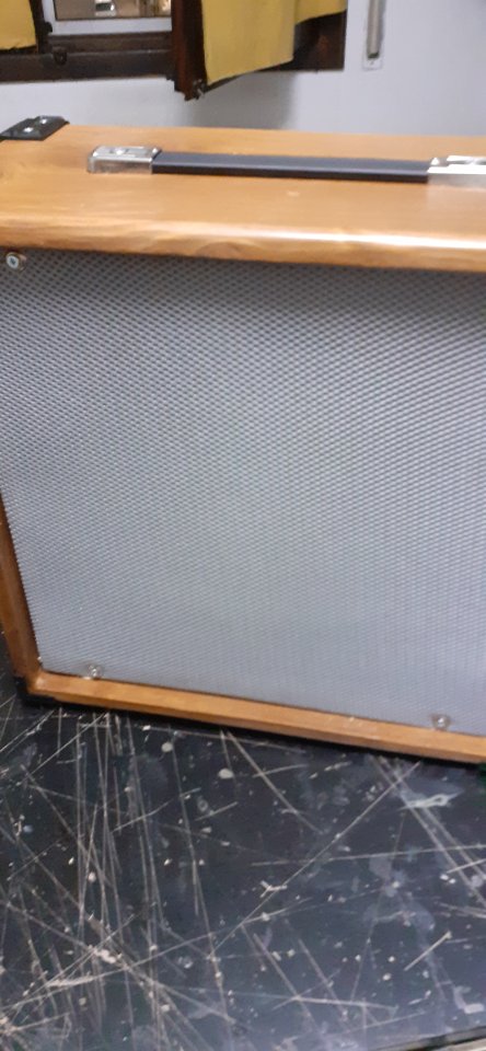 Pantalla artesanal 1x12 Abeto 18mm