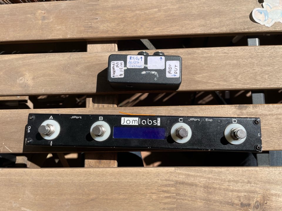 Pedalera Midi + Switcher de canales de ampli (Jomlabs)