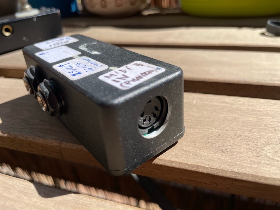 Pedalera Midi + Switcher de canales de ampli (Jomlabs)