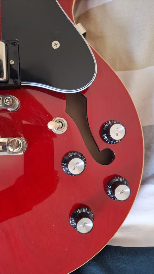 Epiphone ES-339 Cherry de segunda mano · Foto 6 de 8 · Valencia · 380 €