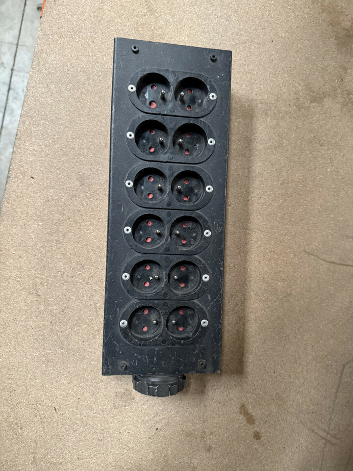 Cajas de corriente metálicas Socapex a Schuko