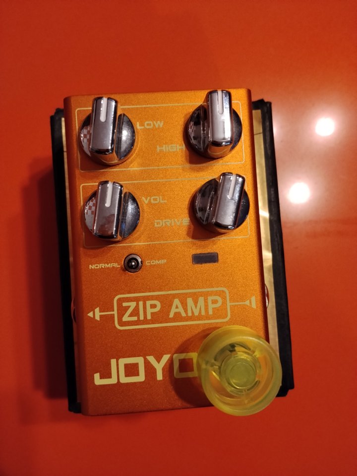 Lote de pedales simuladores de amplis, previos y más.