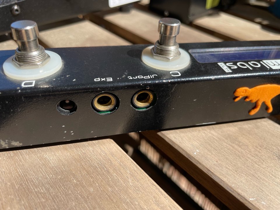 Pedalera Midi + Switcher de canales de ampli (Jomlabs)