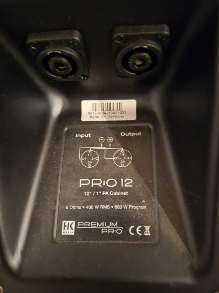 URGE POR MUDANZA - Equipo PA HK Audio: sub activo RS 15 SUB A + 2 PR:O 12 + soportes (45 min de Madrid) de segunda mano · Foto 7 de 8 · Madrid · 400 €