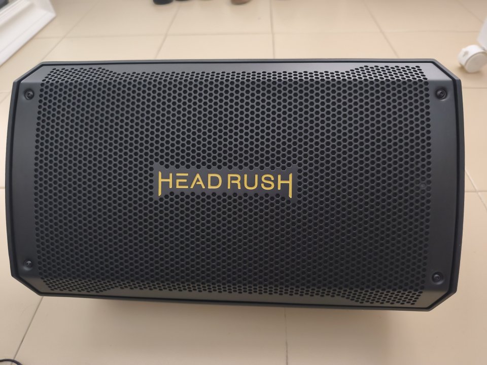 Pedalera de efectos Line 6 POD GO y pantalla HEADRUSH FR 108. de segunda mano · Foto 3 de 4 · Almería · 400 €