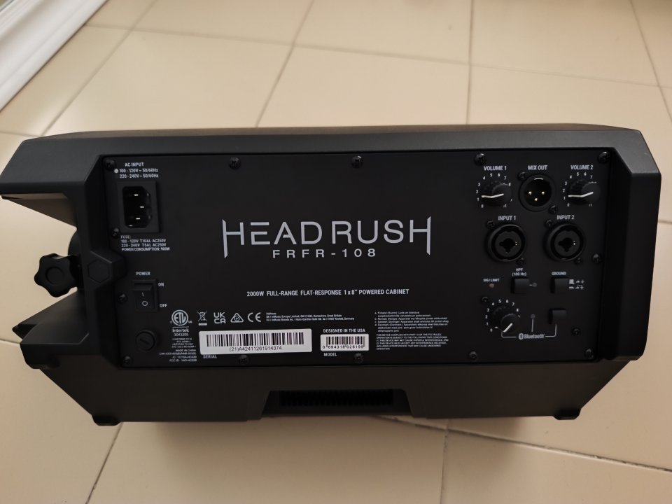 Pedalera de efectos Line 6 POD GO y pantalla HEADRUSH FR 108. de segunda mano · Foto 4 de 4 · Almería · 400 €