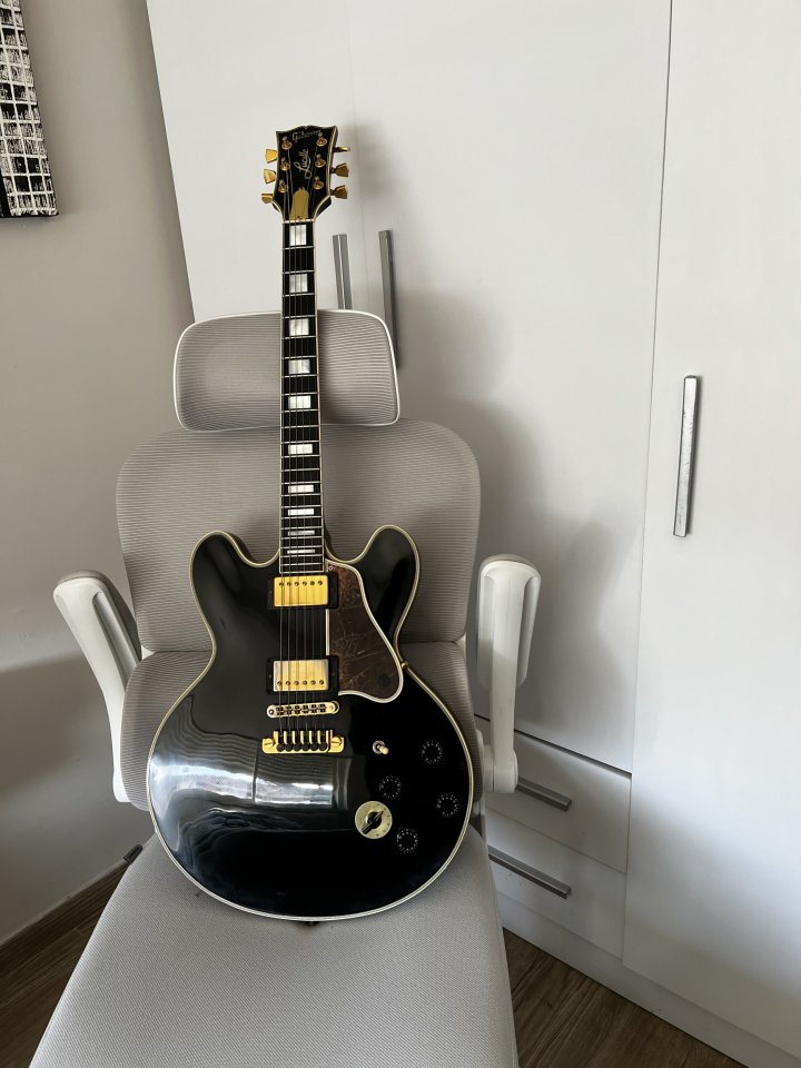 Vendo Gibson B.B King Lucille del 95