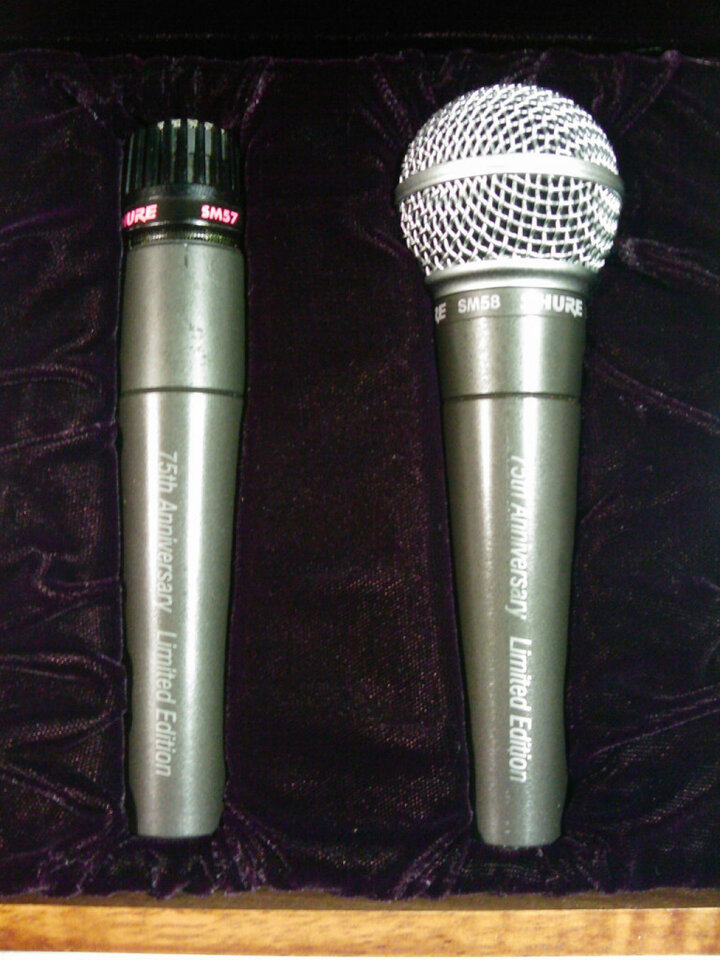 Estuches con Shure SM57/58 75º Aniversario.