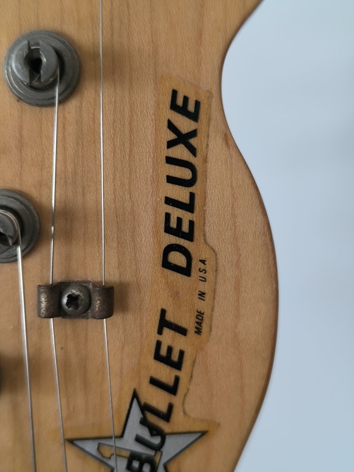 Fender Bullet Deluxe USA 1981 con estuche original