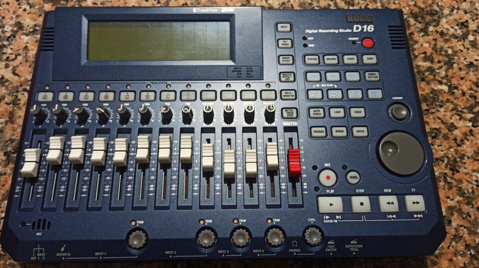 Multipistas Korg D16