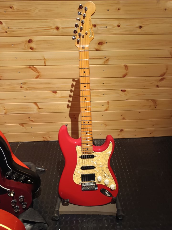 Guitarra Fender Stratocaster USA Roja