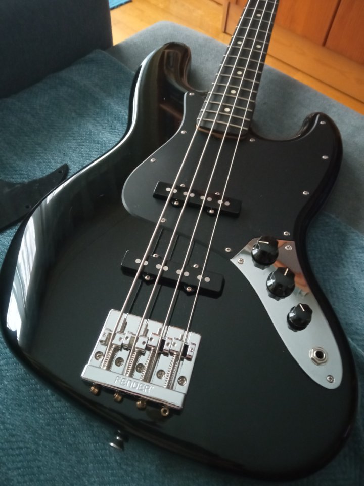 Fender Jazz Bass Player Limited Edition c/Lindy Fralin de segunda mano · Foto 3 de 10 · Pontevedra