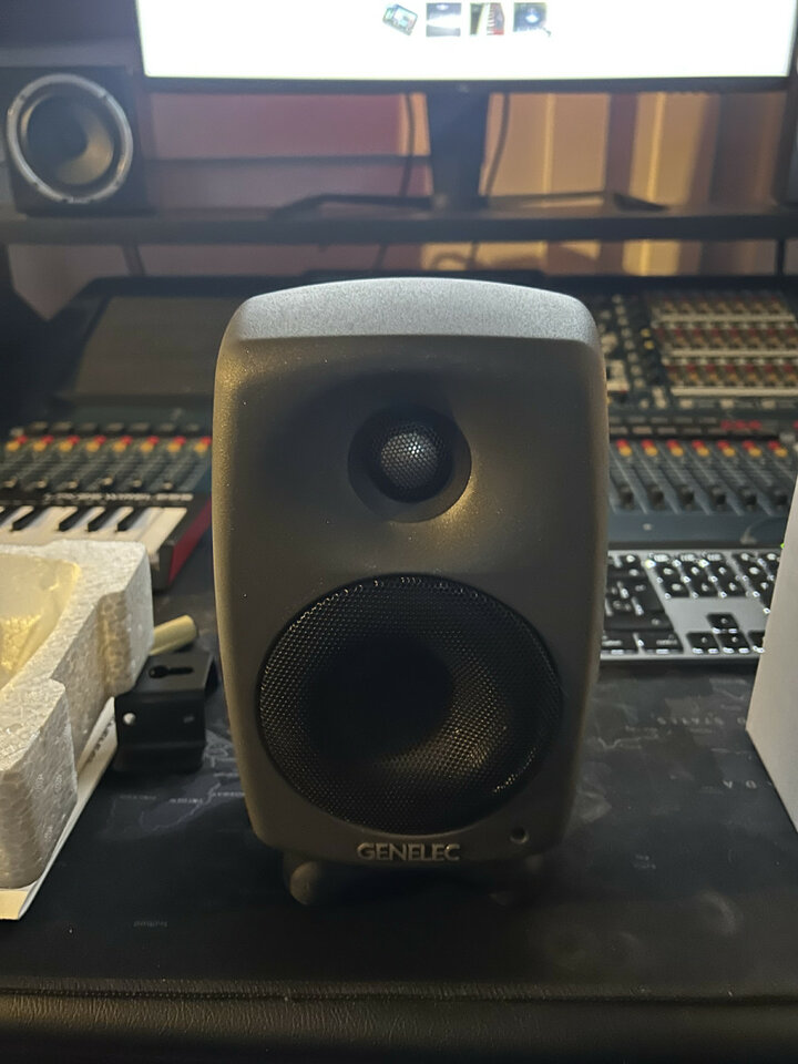 Genelec 8020DPM-6  (5 cajas para un 5.1)