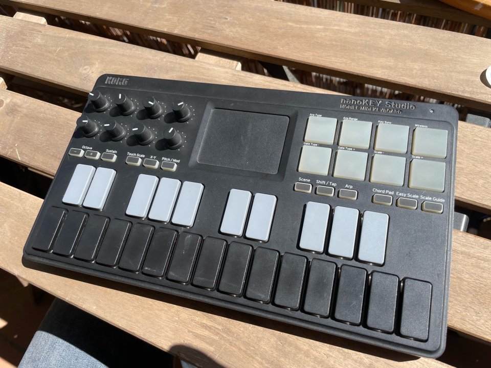 Korg Nanokey Studio (Teclado Midi y Bluetooth)