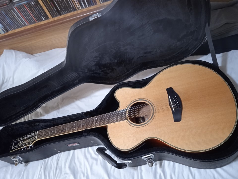 Yamaha CPX700II-12 acústica de 12 cuerdas de segunda mano · Foto 1 de 8 · Araba · 800 €