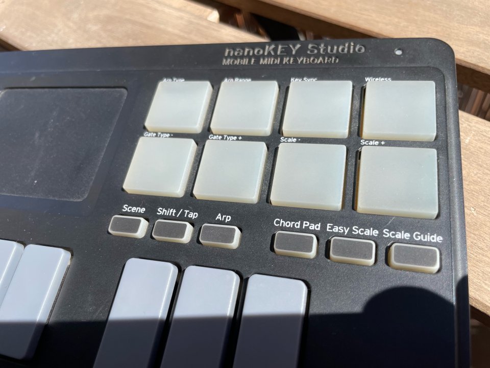 Korg Nanokey Studio (Teclado Midi y Bluetooth)