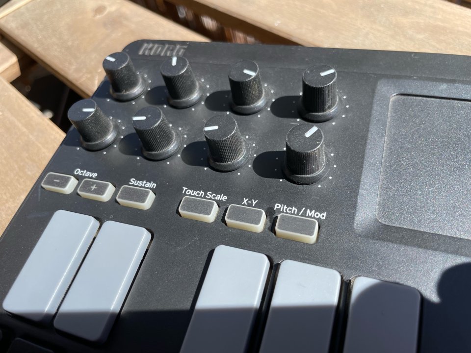 Korg Nanokey Studio (Teclado Midi y Bluetooth)