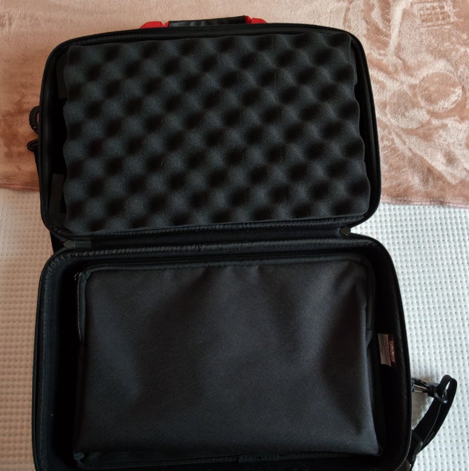 Controladora mesa DJ Reloop Buddy + estuche Reloop Bag Premium y accesorios