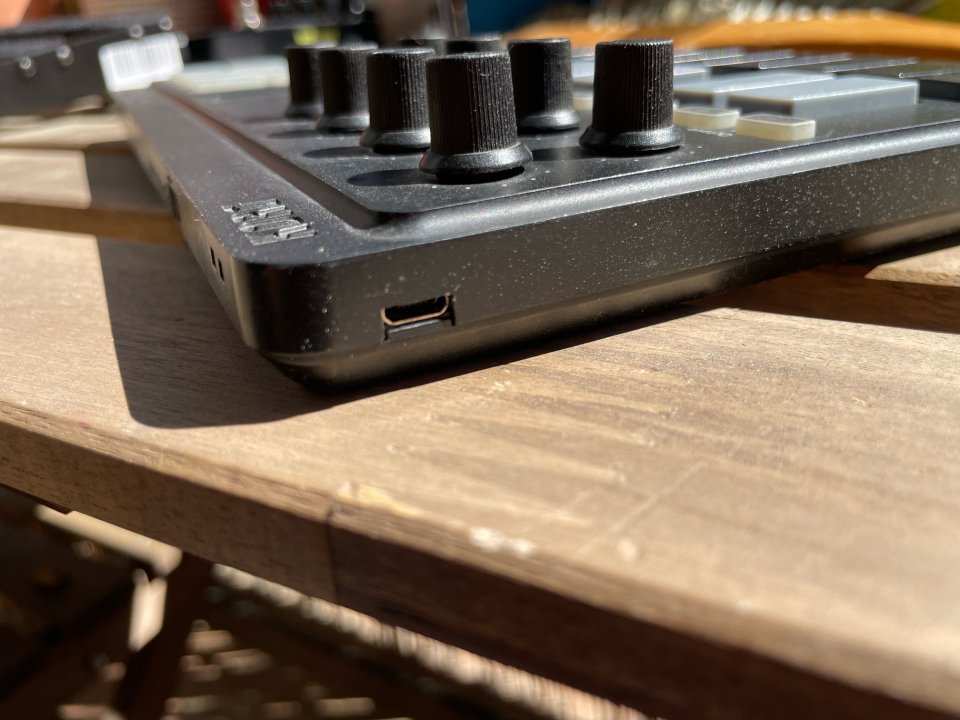 Korg Nanokey Studio (Teclado Midi y Bluetooth)