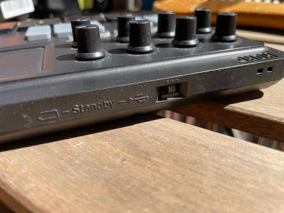 Korg Nanokey Studio (Teclado Midi y Bluetooth)