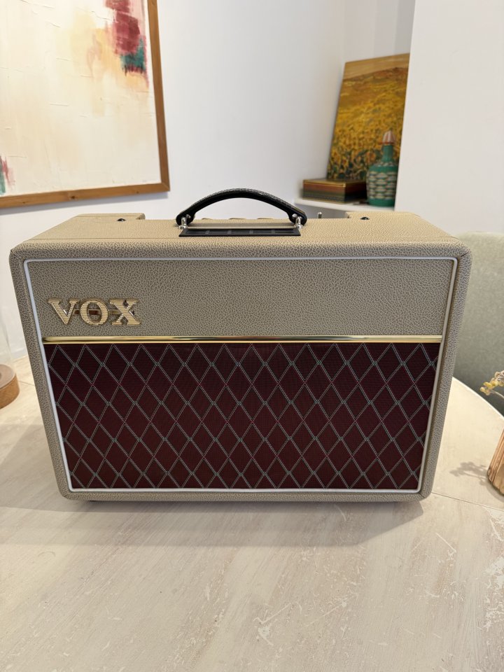 VOX AC10 Limited Tan Bronco