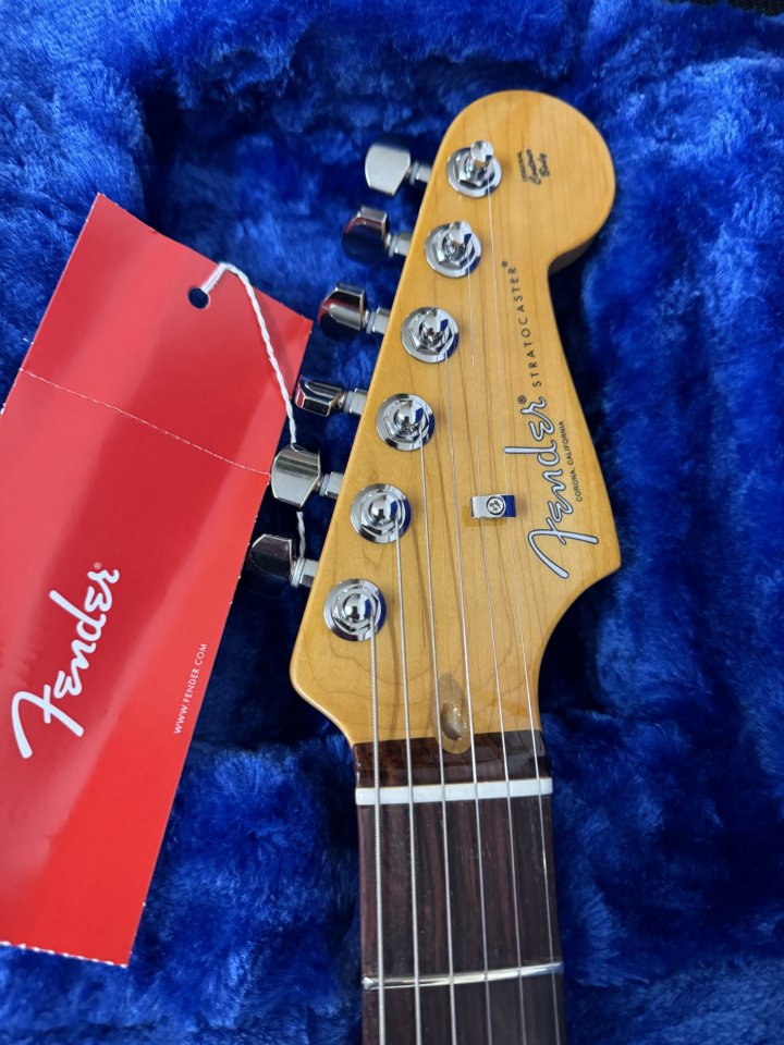 Fender Stratocaster 70th anniversary Am pro II strat rw cb de segunda mano · Foto 4 de 9 · Barcelona · 1650 €