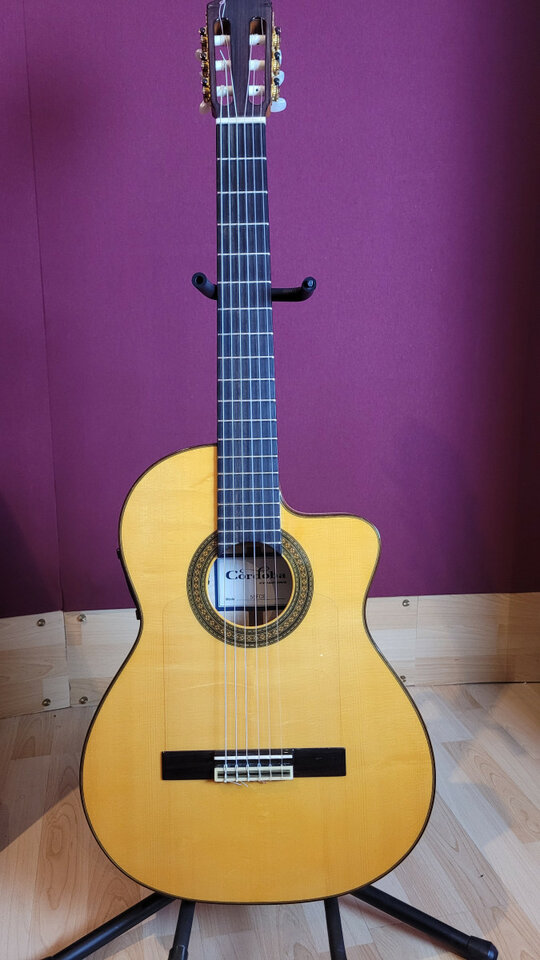 Guitarra flamenca Córdoba 55FCE con previo fishman