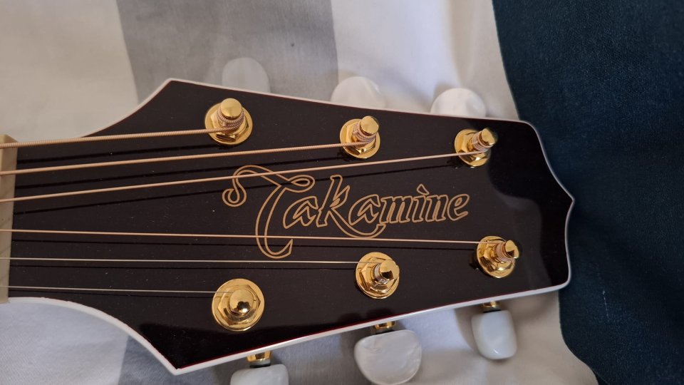 Takamine GN75CEWR de segunda mano · Foto 6 de 10 · Valencia · 500 €