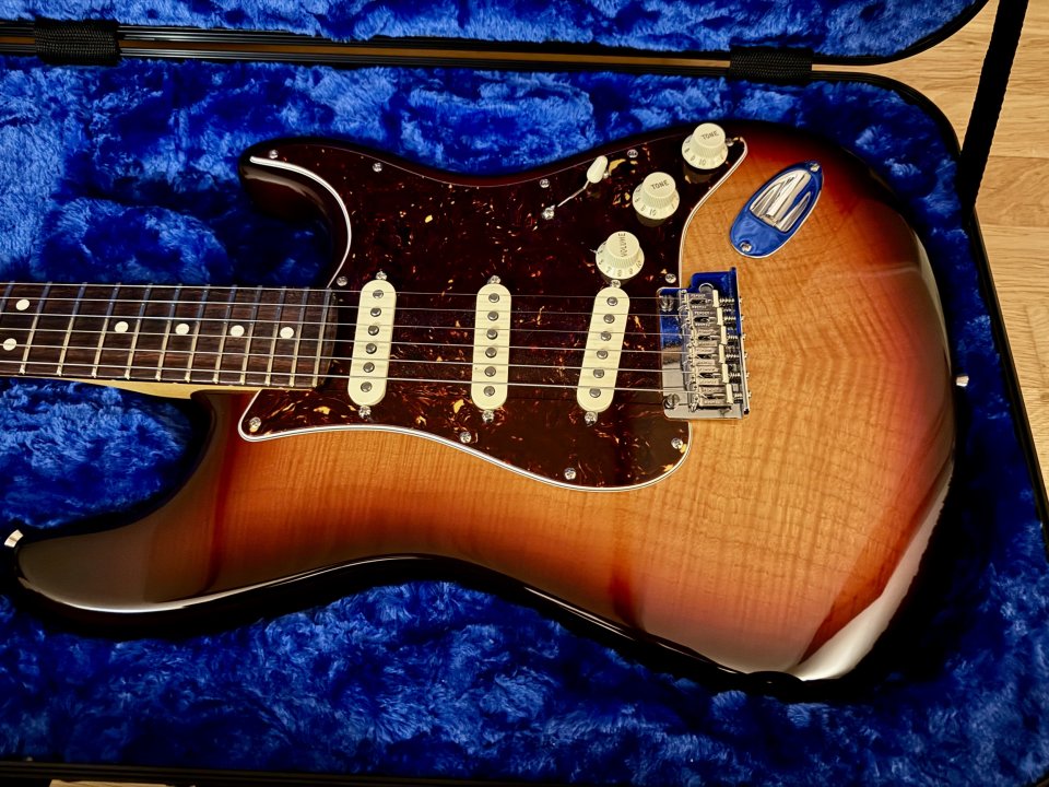 Fender Stratocaster 70th anniversary Am pro II strat rw cb de segunda mano · Foto 5 de 9 · Barcelona · 1650 €