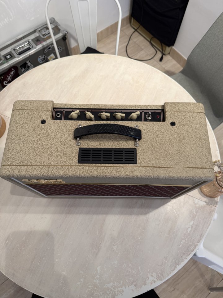 VOX AC10 Limited Tan Bronco