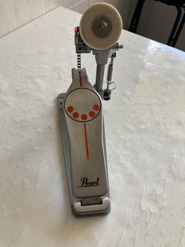 Pedal de Bombo Pearl P-930 como NUEVO de segunda mano · Foto 3 de 3 · Barcelona · 85 €