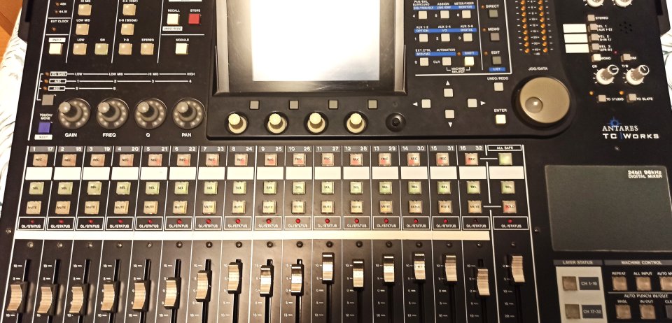 Vendo Mesa digital Tascam D-M24 con puente de vumetros y dos salidas ADAT