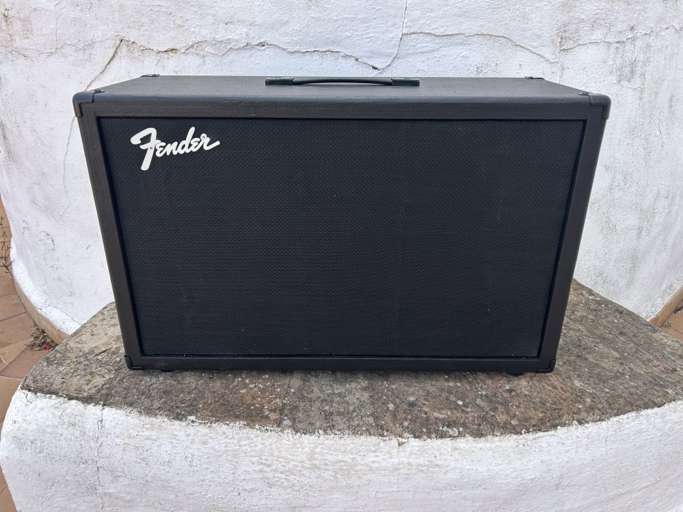 Pantalla 2x12 Celestion V30 de segunda mano · Foto 1 de 10 · Huelva · 250 €