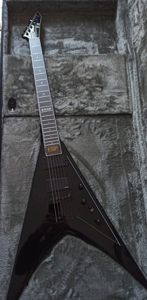 Guitarra ESP E-II V-II Standard negro. de segunda mano · Foto 1 de 2 · Madrid · 1900 €