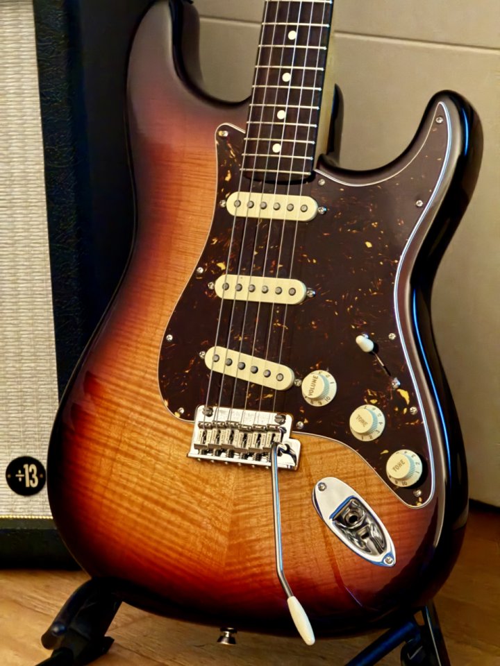 Fender Stratocaster 70th anniversary Am pro II strat rw cb de segunda mano · Foto 8 de 9 · Barcelona · 1650 €