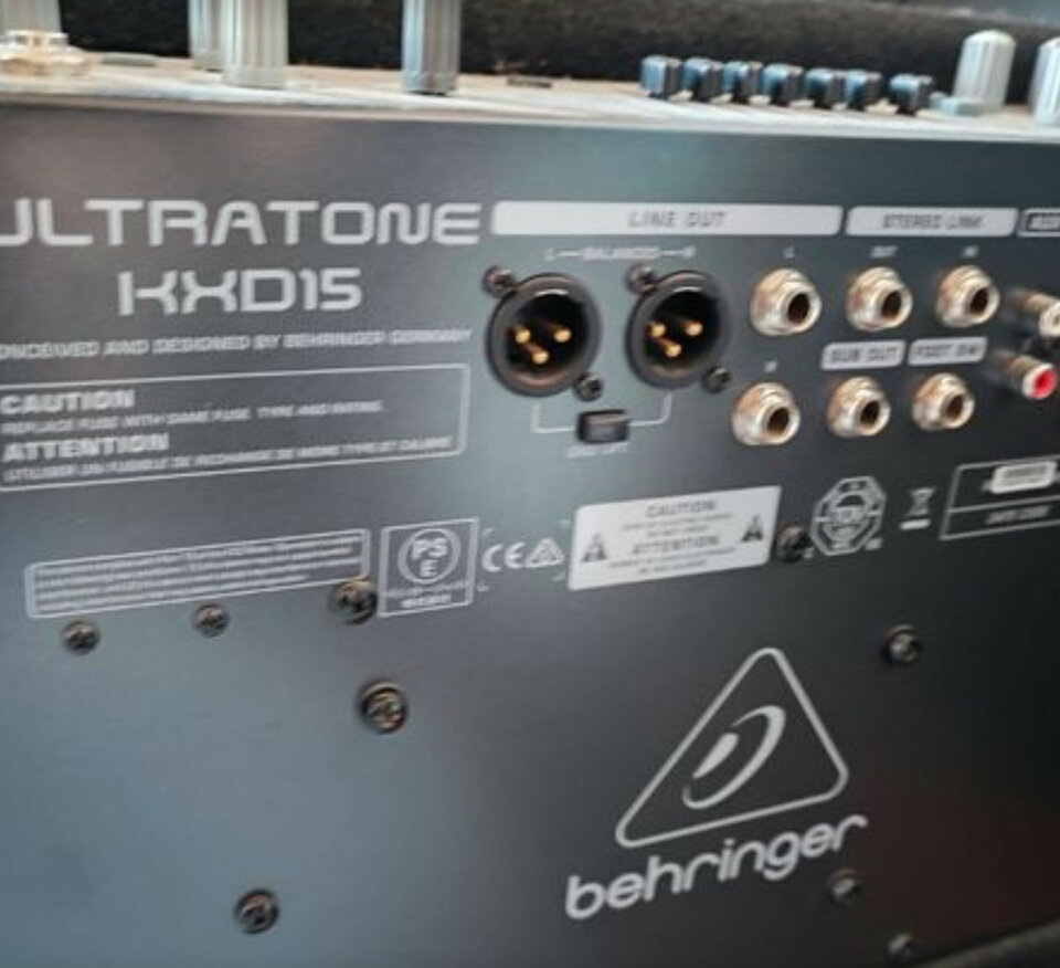 Amplificador-Monitor 15” Behringer kxd15