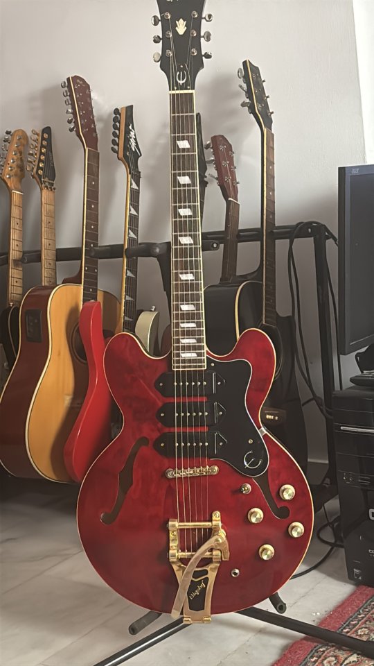 Cambio Epiphone Riviera P93 del 2012 de segunda mano · Foto 1 de 3 · Cádiz · 750 €