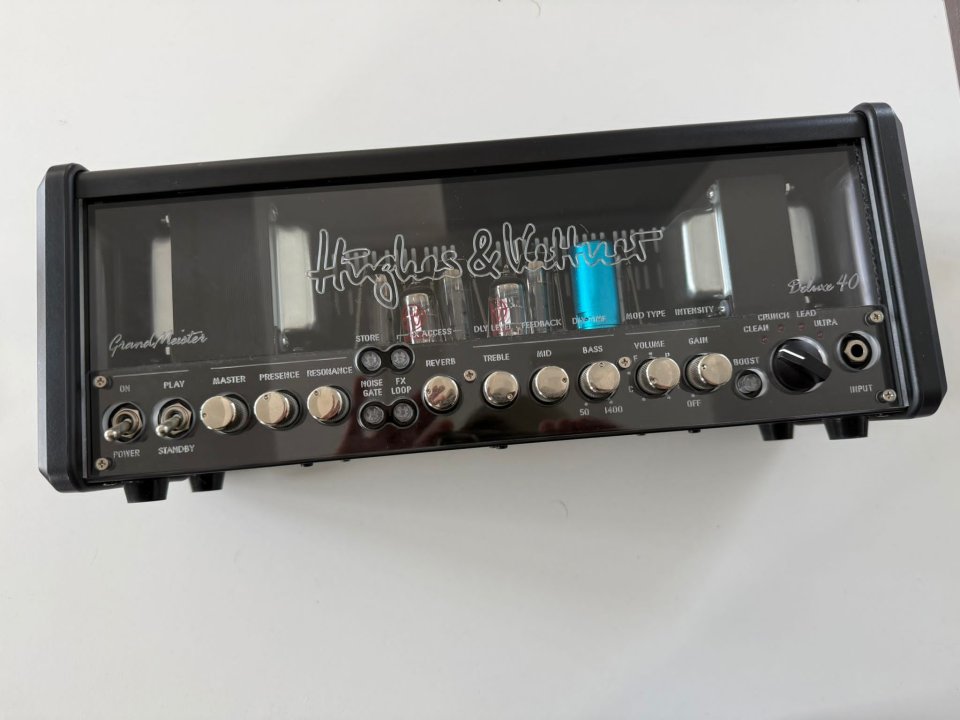 Hughes & Kettner Grandmeister Deluxe 40 + pantalla a juego.
